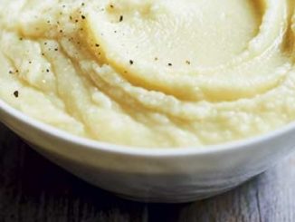 Assiette de purée de pommes de terre