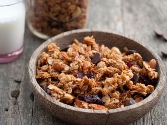 Muesli et verre de lait